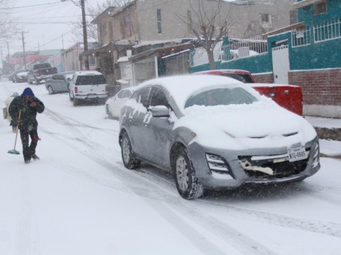 Clima gélido obliga a cerrar carreteras en Chihuahua