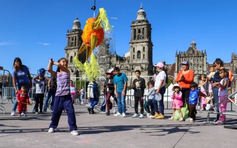 BMás de 40 mil asistentes a festejos de Día de Reyes en el Zócalo: Batres