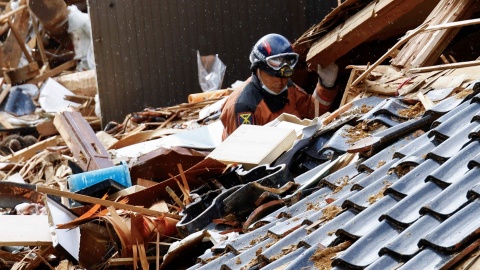 Suman 126 muertos por terremoto en Japón; se registran 211 desaparecidos