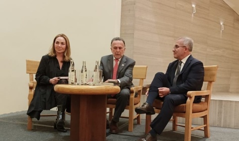 Carlos Medina Plascencia presentó su libro “Un México para Todos”