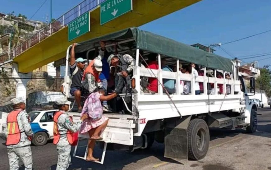 Persiste escasez de transporte público en Acapulco; usuarios enfrentan dificultades