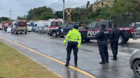 Mueren 5 argentinos en fatal accidente en carretera Playa del Carmen-Tulum