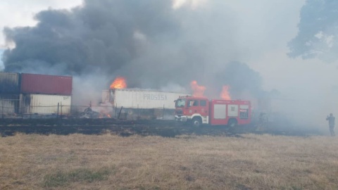 Se registra fuerte incendio dentro de fábrica en Tultitlán