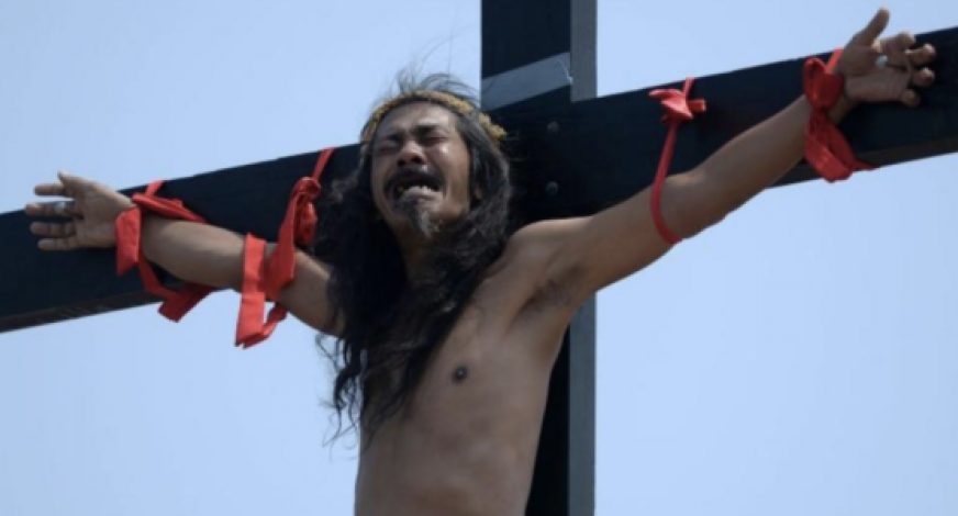 Filipinas lleva ‘al extremo’ las crucifixiones en el Via Crusis del Viernes Santo