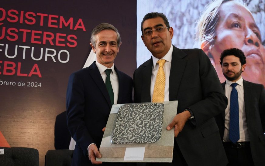 Gobierno de Puebla e Iberdrola México iluminan comunidades rurales