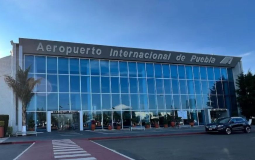 Ceniza del Popocatépetl paraliza nuevamente el aeropuerto de Puebla