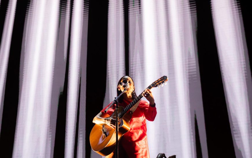 Canta Julieta Venegas gratis a 80 mil personas en el Zócalo CDMX