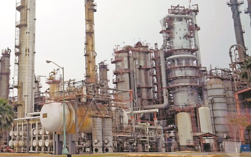 AMLO pide a Pemex informar sobre emisiones en Cadereyta para responder a Xóchitl Gálvez