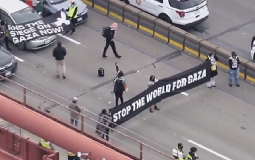 Activistas Propalestina bloquean acceso al Aeropuerto de Chicago y Golden Gate