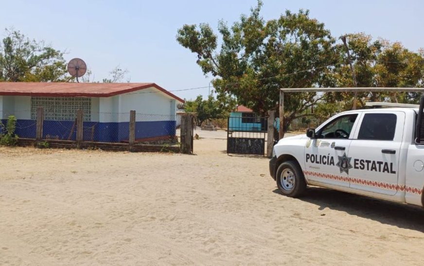 Hombres armados asaltan varias escuelas en Coyuca, Guerrero