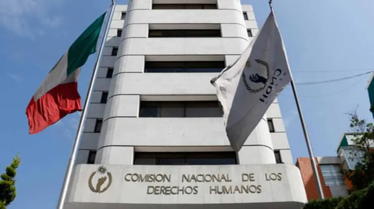 Condena CNDH irrupción ecuatoriana en embajada mexicana