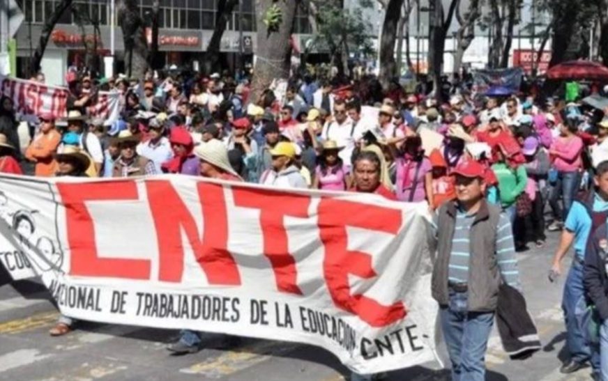 AMLO revela que CNTE le llama “fresa” por no tirar “Ley Zedillo” y “Ley Calderón” sobre pensiones