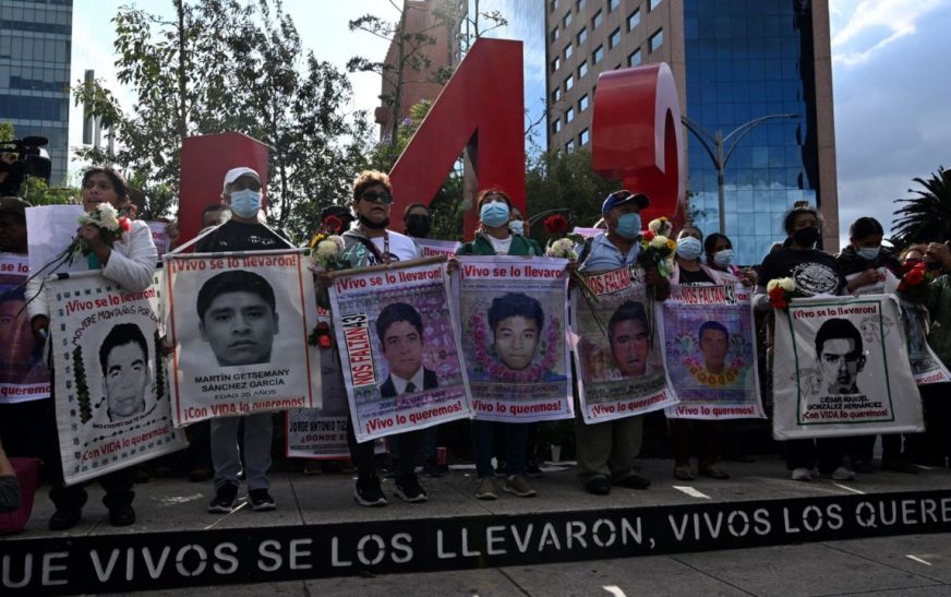 Ante amenaza de boicot a elecciones, AMLO responde a padres de los 43 de Ayotzinapa