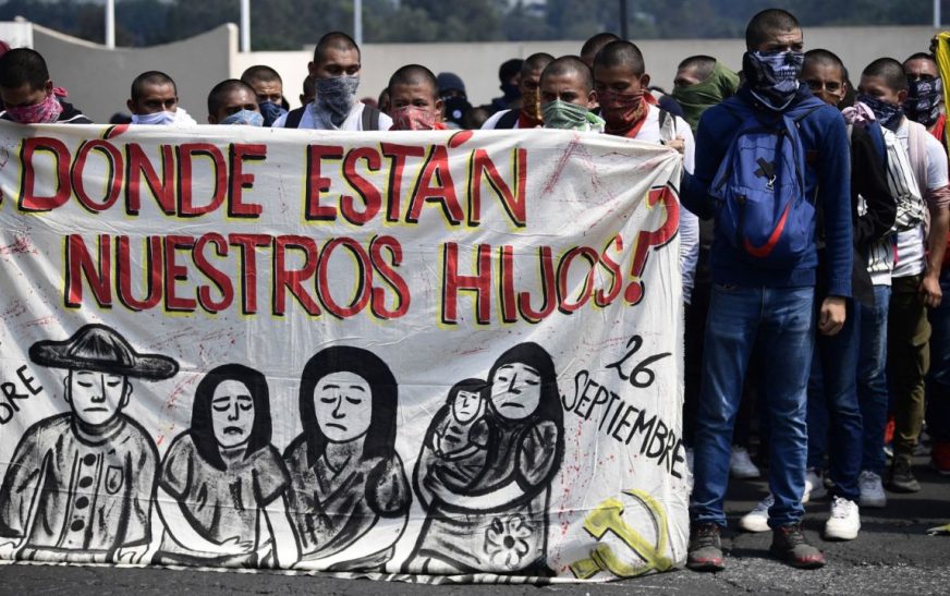 Padres de los 43 de Ayotzinapa convocan a boicot electoral para exigir justicia