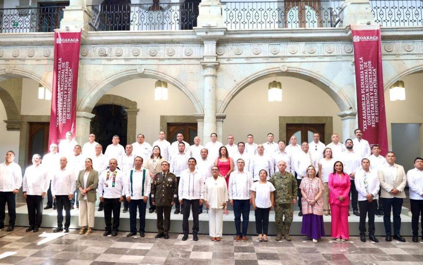 Rosa Icela encabeza asamblea de seguridad en Oaxaca con gobernador Salomón Jara