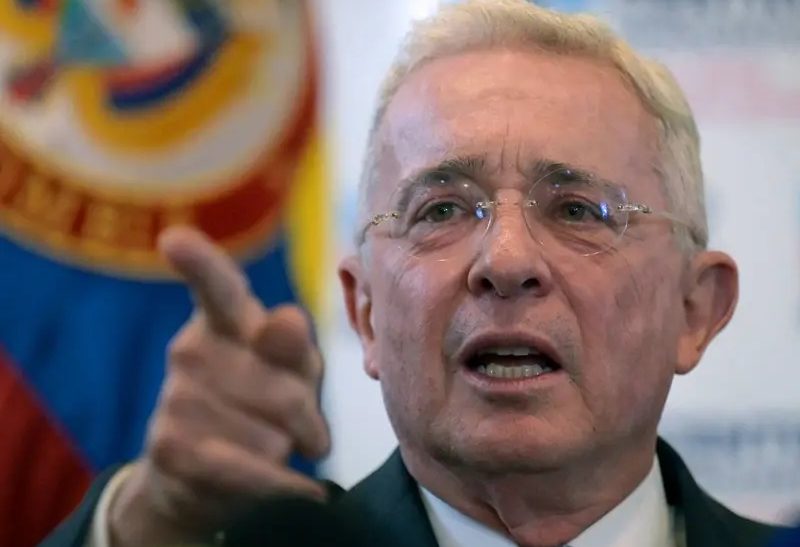 Fiscalía de Colombia acusa al expresidente Álvaro Uribe por soborno y fraude