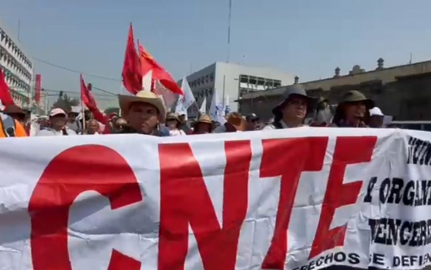 CNTE califica de “burla” anuncio de AMLO de aumento salarial