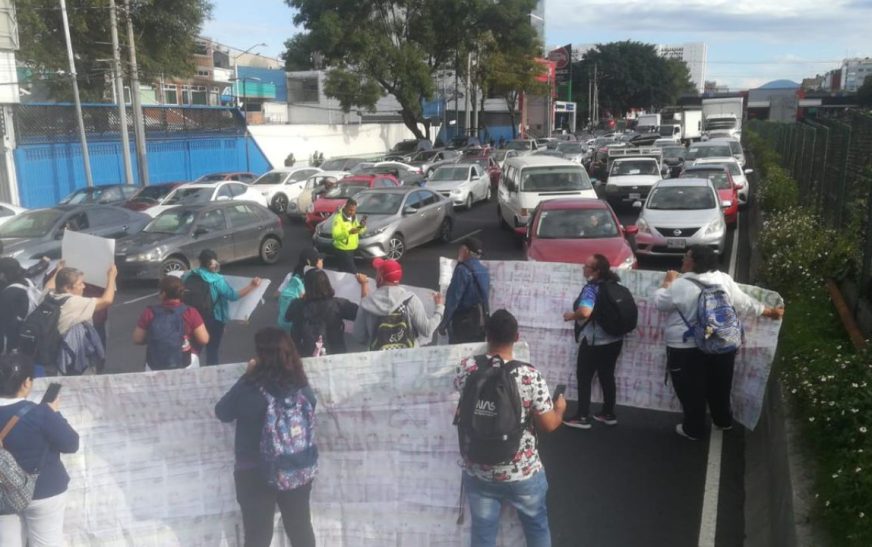 Realizan bloqueo en ambos sentidos de la Calzada de Tlalpan