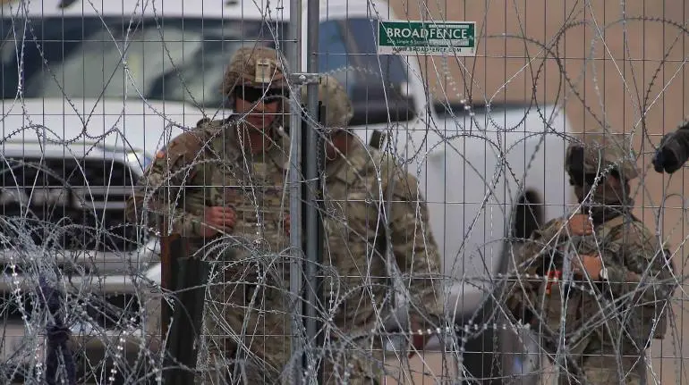 Guardia Nacional de Texas nos dispara mientras dormimos en México: migrantes