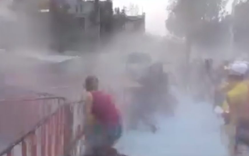 Policías repliegan y gasean manifestación pro Palestina