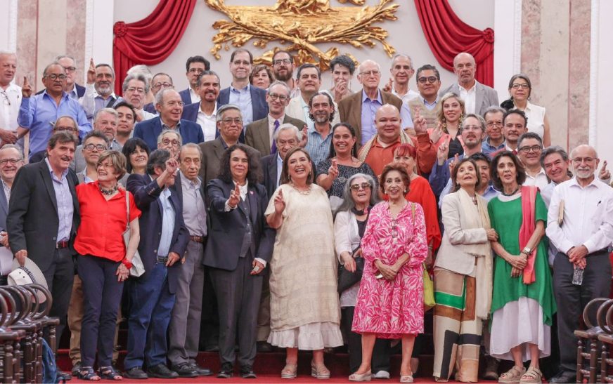 “Son alcahuetes de la oligarquía corrupta”: se lanza AMLO contra intelectuales que apoyan a Xóchitl