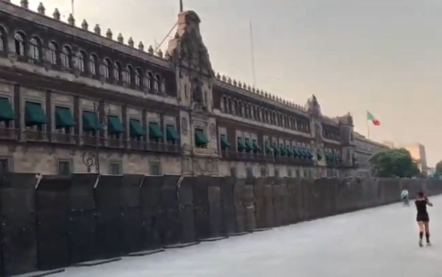 Vallas en Palacio Nacional son para evadir acoso y no caer en trampa de la violencia: AMLO