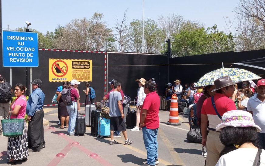 Suspenden todos los vuelos en Aeropuerto de Oaxaca ante bloqueo del SNTE