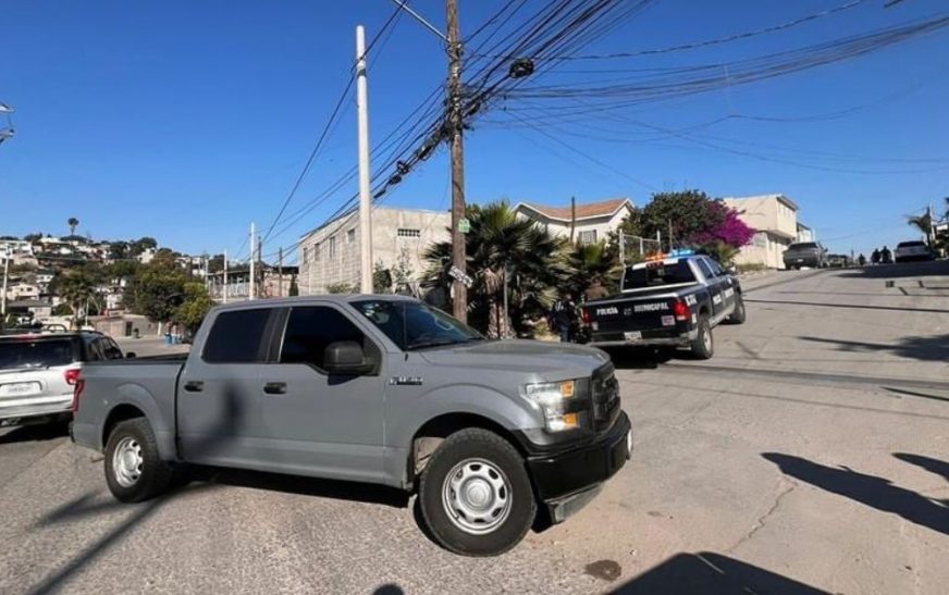 Atacan a tiros a director de policía y escolta de Rosarito