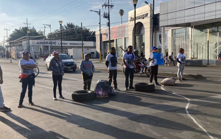 Manifestantes bloquean calzada Ermita Iztapalapa y la Viga