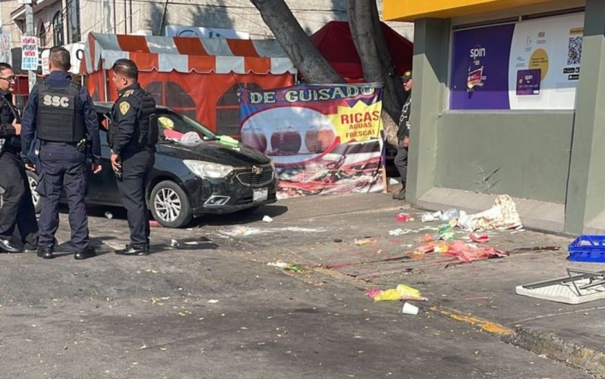 Conductor en estado de ebriedad choca contra puesto de tamales en Coyoacán