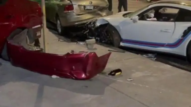 Porsche causa carambola con autos y autobús en Iztapalapa