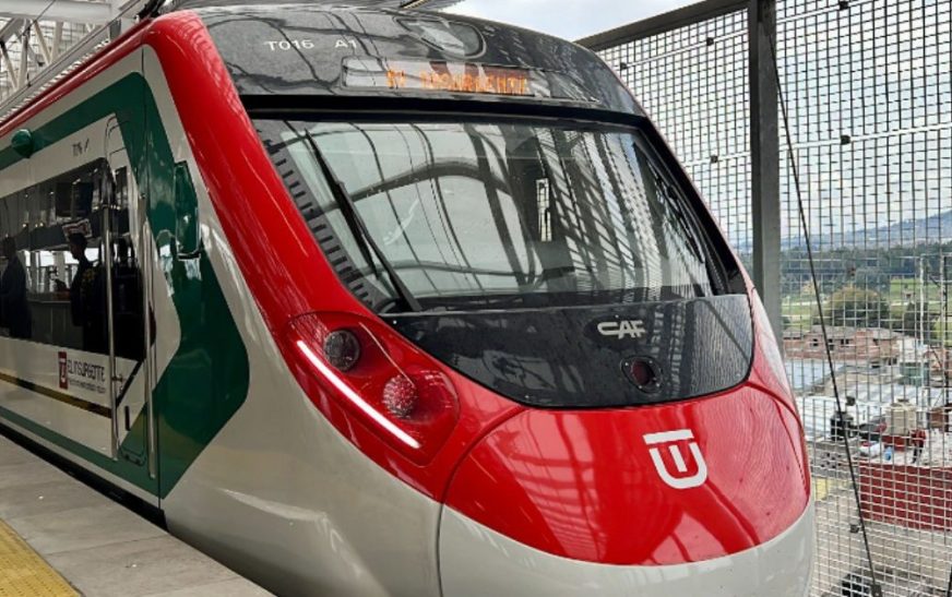 Suspenden servicio del Tren Interurbano México-Toluca por falla en suministro de energía