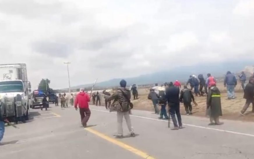 Habitantes de Totalco vuelven a bloquear carretera Xalapa-Puebla por falta de diálogo