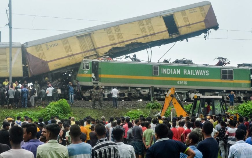 Al menos ocho muertos en un choque de trenes en el este de India