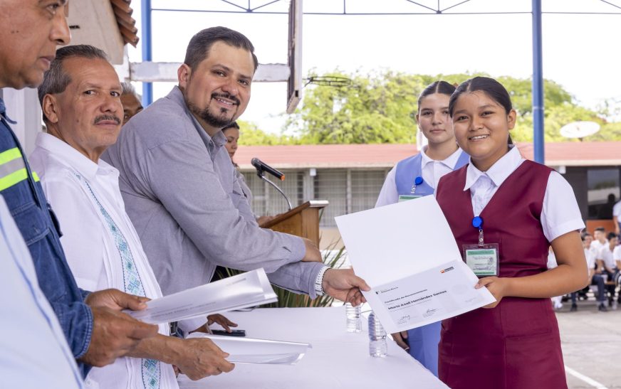 Ternium reconoce la excelencia académica de los estudiantes michoacanos