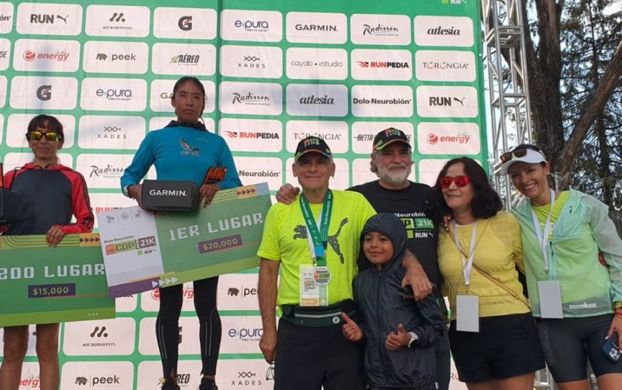Con gran carrera en la segunda parte Abraham Hernández y Mayra Sánchez ganan la 42 edición de la Carrera del Día del Padre 21k