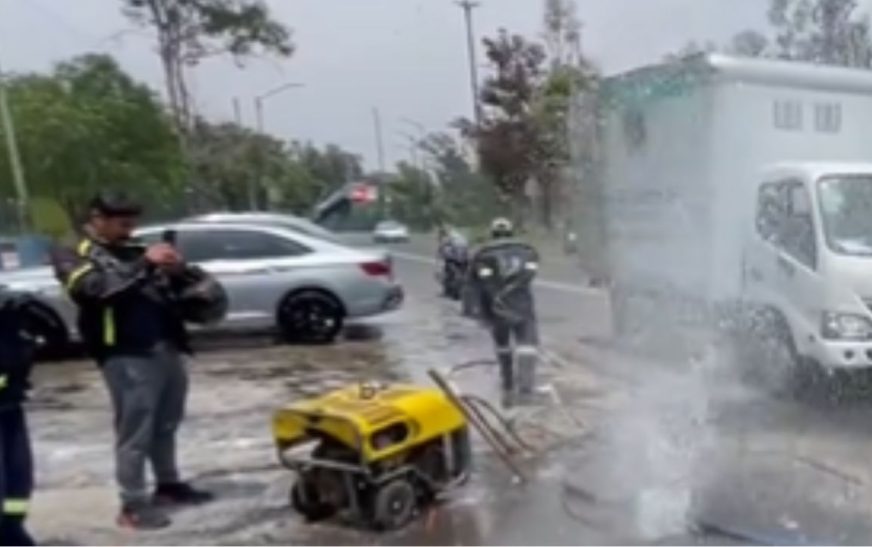 Robo de llave de válvula genera fuga de agua en San Juan de Aragón