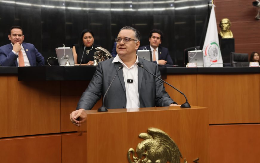 Senador Gabriel García denuncia transferencias de fondos públicos a Carlos Loret de Mola