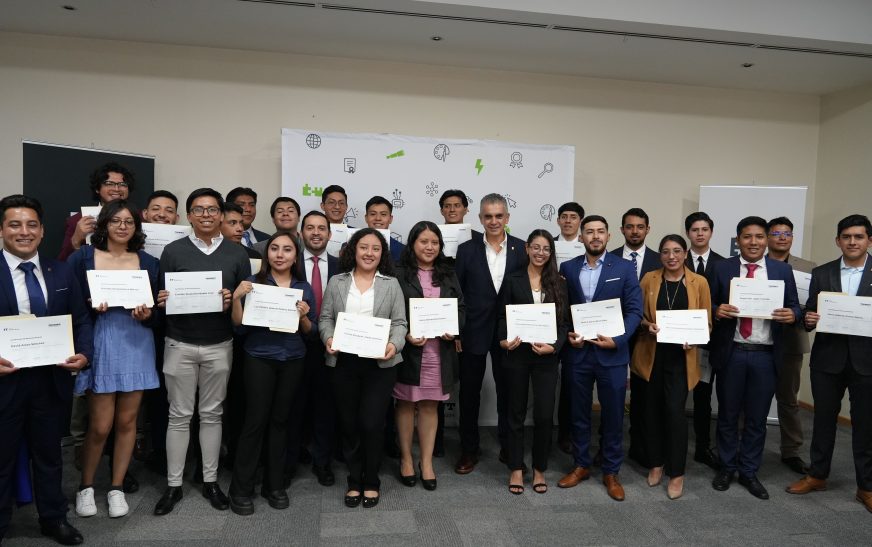 Techint Ingeniería y Construcción entrega becas a 45 alumnos de bachillerato y universidad