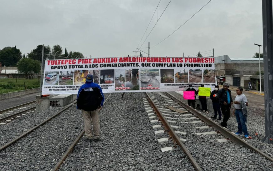 Habitantes de Tultepec detienen obras de Tren Suburbano