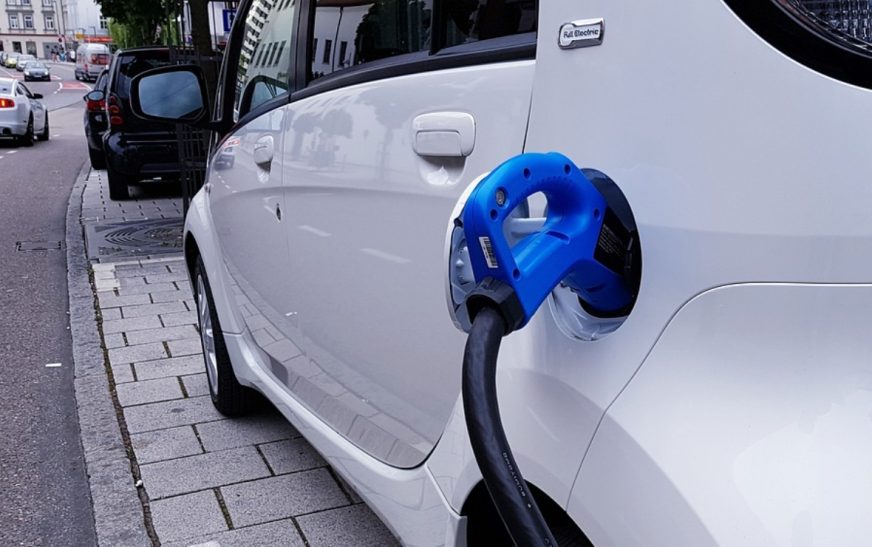 Unión Europea impone aranceles de hasta 38% a coches eléctricos de China