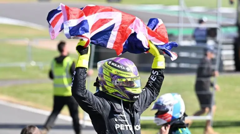 Hamilton brilla en Silverstone y eleva a 104 su récord histórico