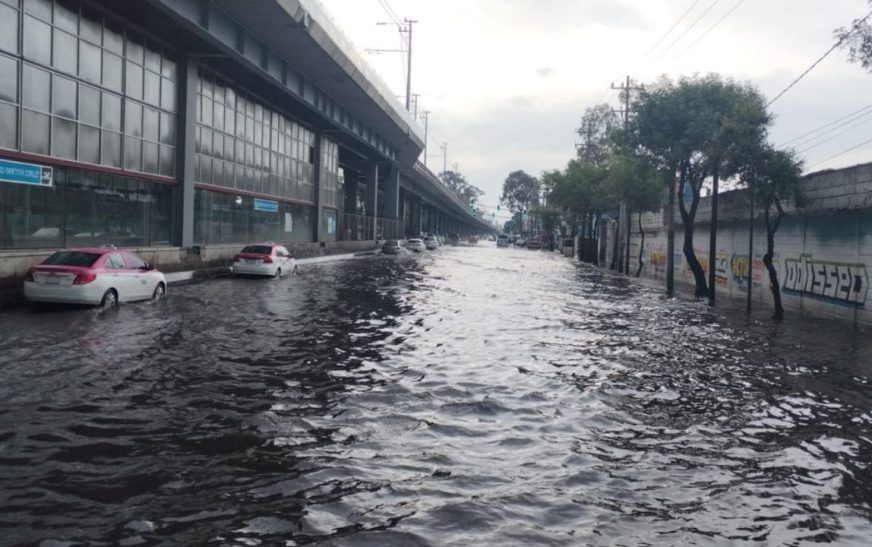 Bomberos de la CDMX atienden múltiples inundaciones tras lluvias intensas