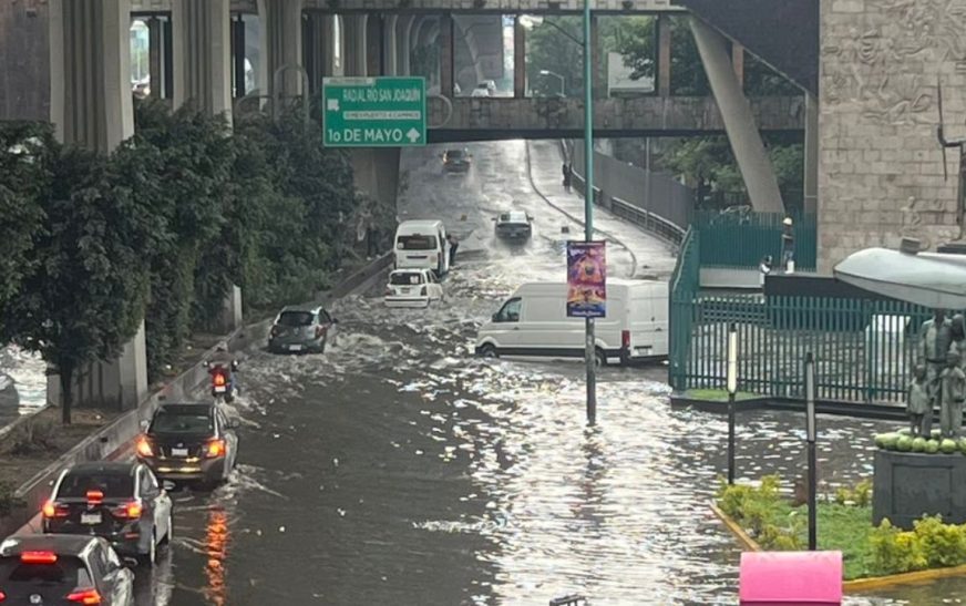 Lluvias inundan calles y avenidas de Naucalpan