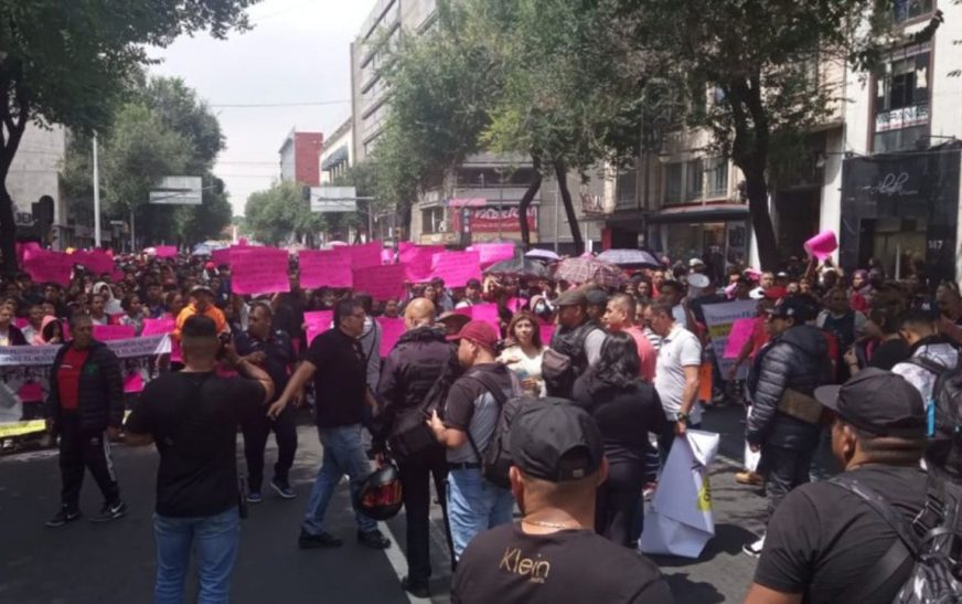 Comerciantes del Metro protestan en calles del Centro