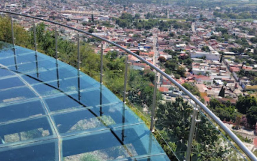 Niño de 2 años cae de mirador de cristal en Atlixco, Puebla