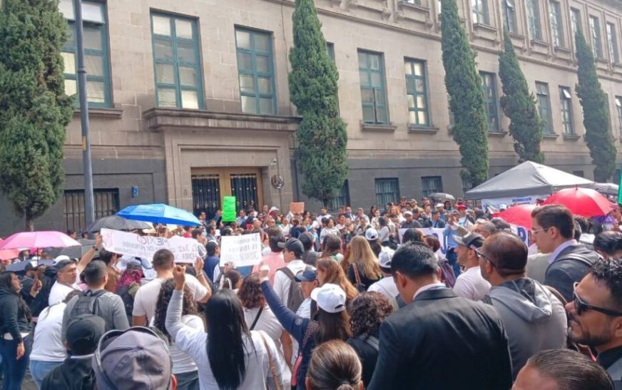 Trabajadores cierran accesos a la SCJN en protesta por reforma judicial