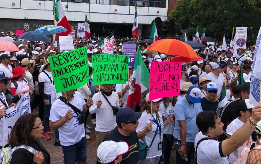 ‘Los están engañando’, López Obrador a alumnos de la UNAM por protesta a reforma judicial