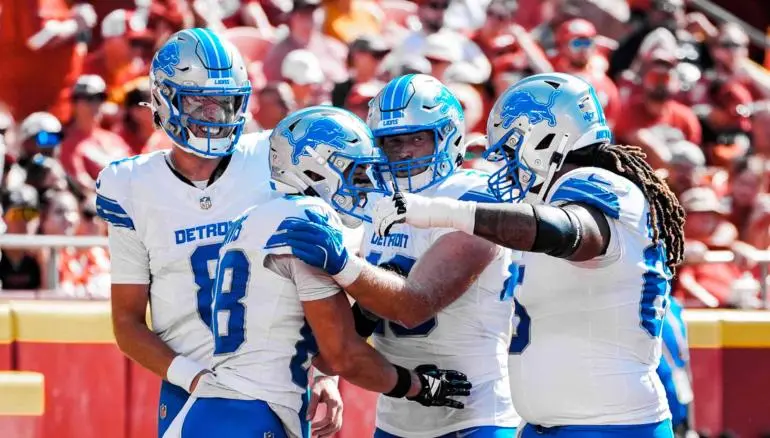 Detroit se impone a Kansas City en el último suspiro