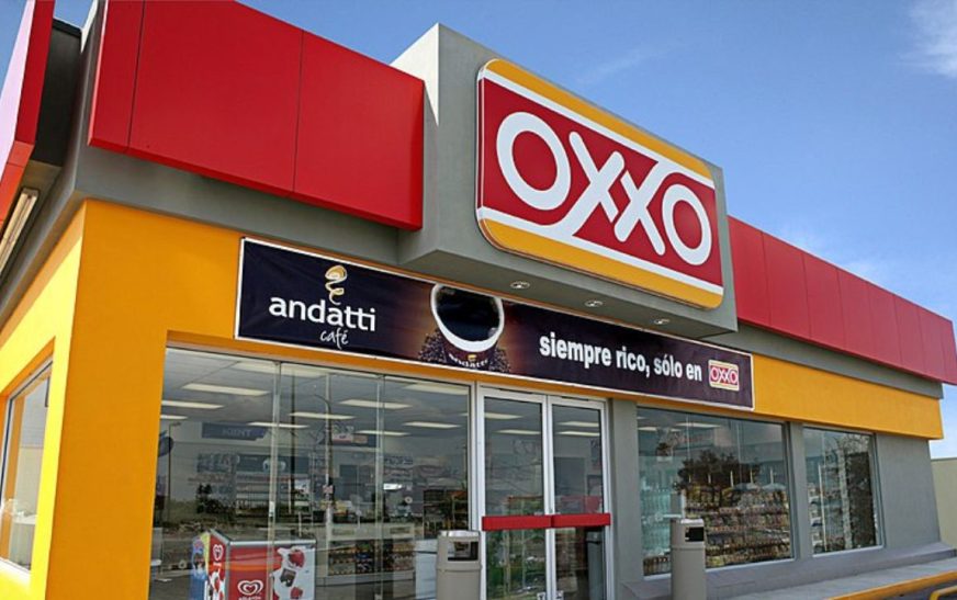 Diputado de Morena van contra tiendas Oxxo cerca de escuelas en Oaxaca